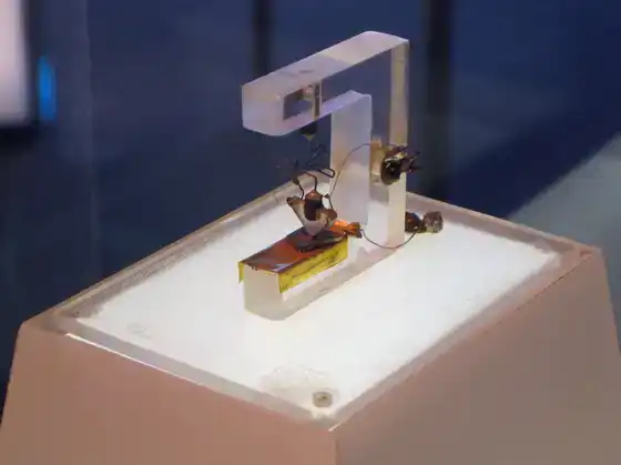 Premier transistor à contact ponctuel, Bell Labs